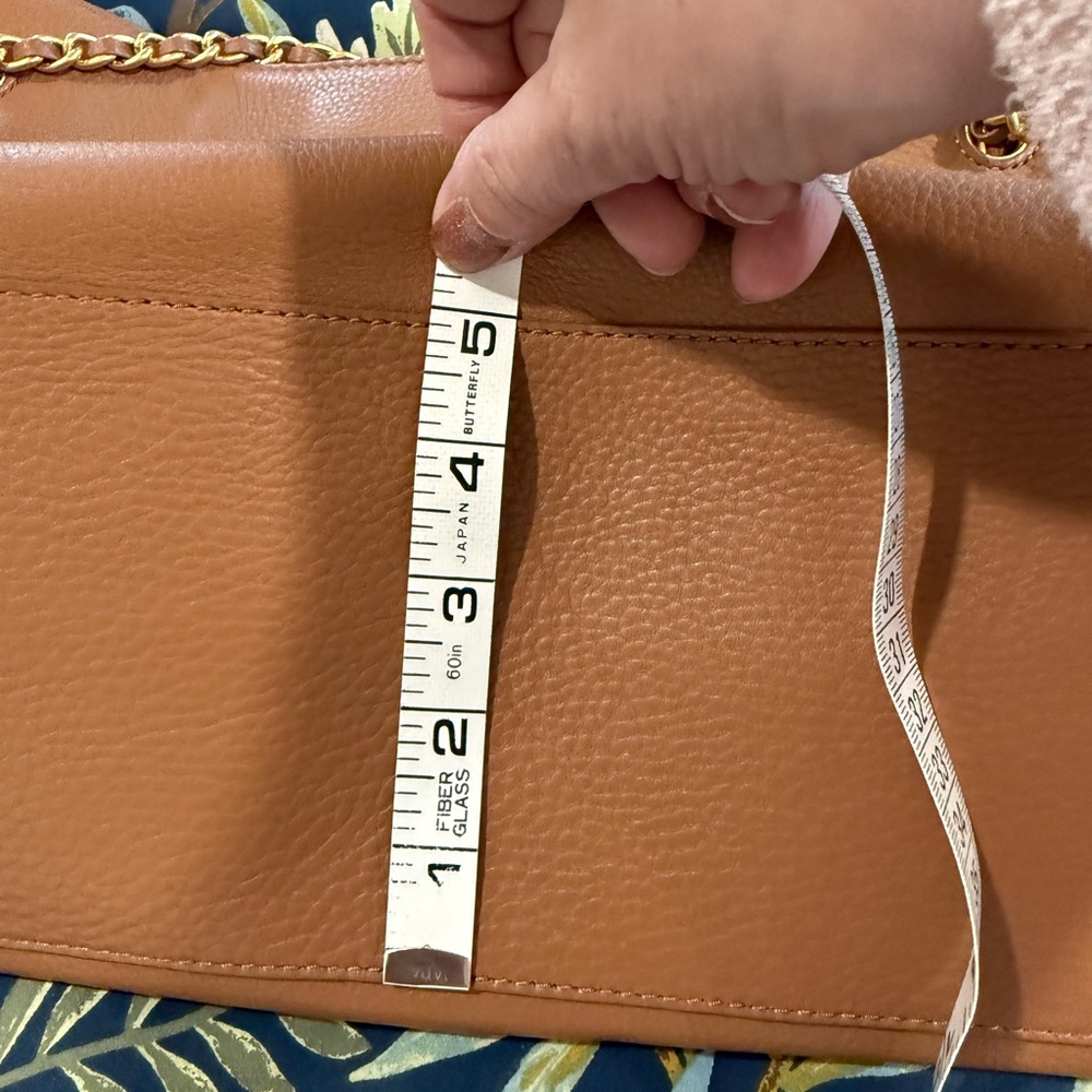 Tory Burch British Tan Pebbled Leather Shoulder Bag with Gold Chain - Picture 11 of 12